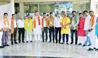 मोदी पहुंचे बस्तर, भाजपाइयों ने किया स्वागत, प्रचार पर आंध्रप्रदेश रवाना