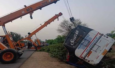 आगरा-लखनऊ एक्सप्रेस वे पर श्रद्धालुओं से भरी बस पलटी, 30 से ज्यादा लोग घायल