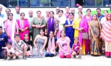 बलौदा सराफा एसोसिएशन की श्री काशी विश्वनाथ पारिवारिक यात्रा