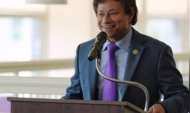 श्री थानेदार ने डेमोक्रेटिक कांग्रेस से फिर से नामांकन हासिल किया