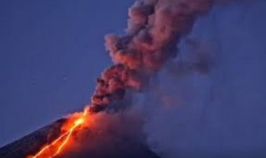 इंडोनेशिया में ज्वालामुखी विस्फोट से कई मकान जलकर खाक, कम से कम छह लोगों की मौत