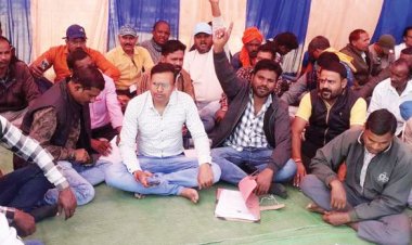 प्लेसमेंट कर्मचारियों की हड़ताल जारी