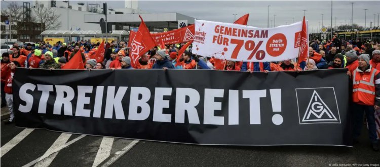 फोक्सवागन के 1,00,000 कर्मचारी दो घंटे की हड़ताल पर क्यों गए