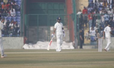 दिल्ली के प्रशंसकों की उम्मीदें टूटीं, कोहली छह रन पर बोल्ड