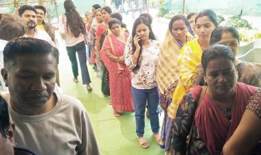 दंतेवाड़ा: मतदान के लिए लंबी कतारें